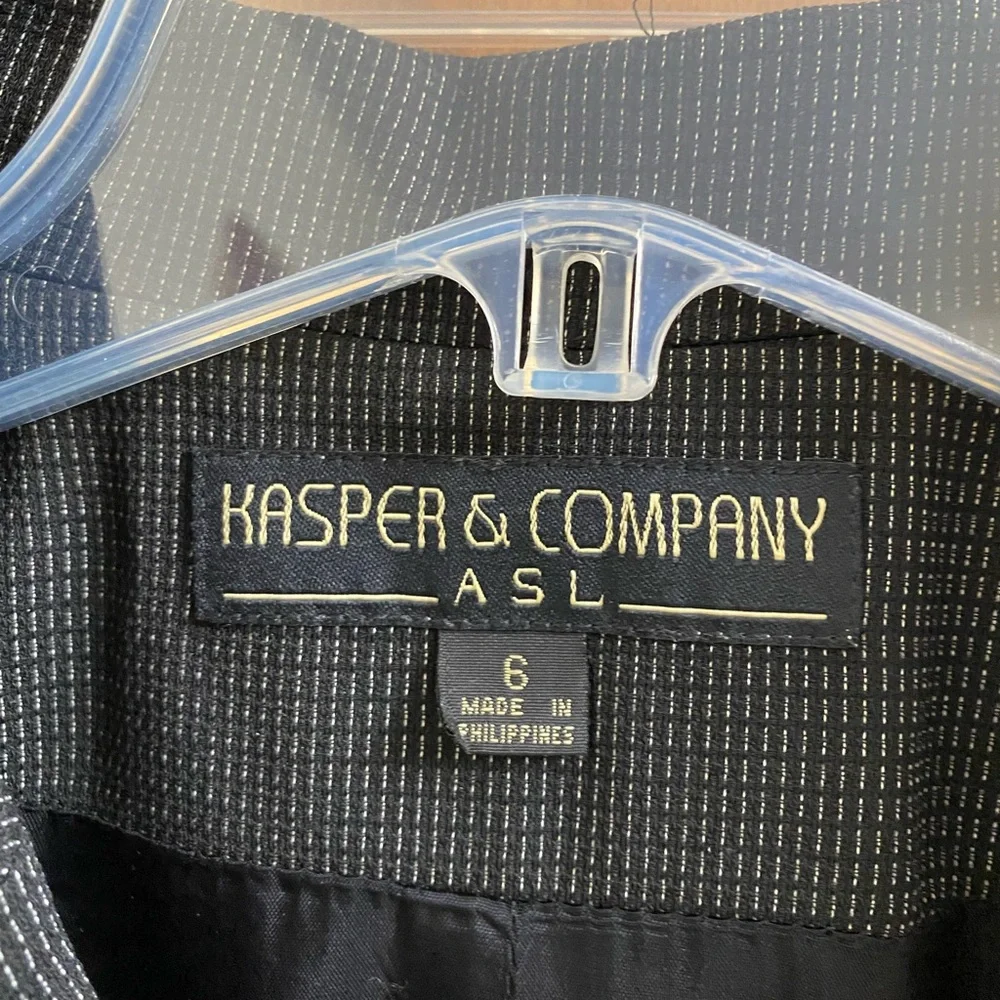 KASPER Two piece suit. Size 6 - Picture 9 of 9